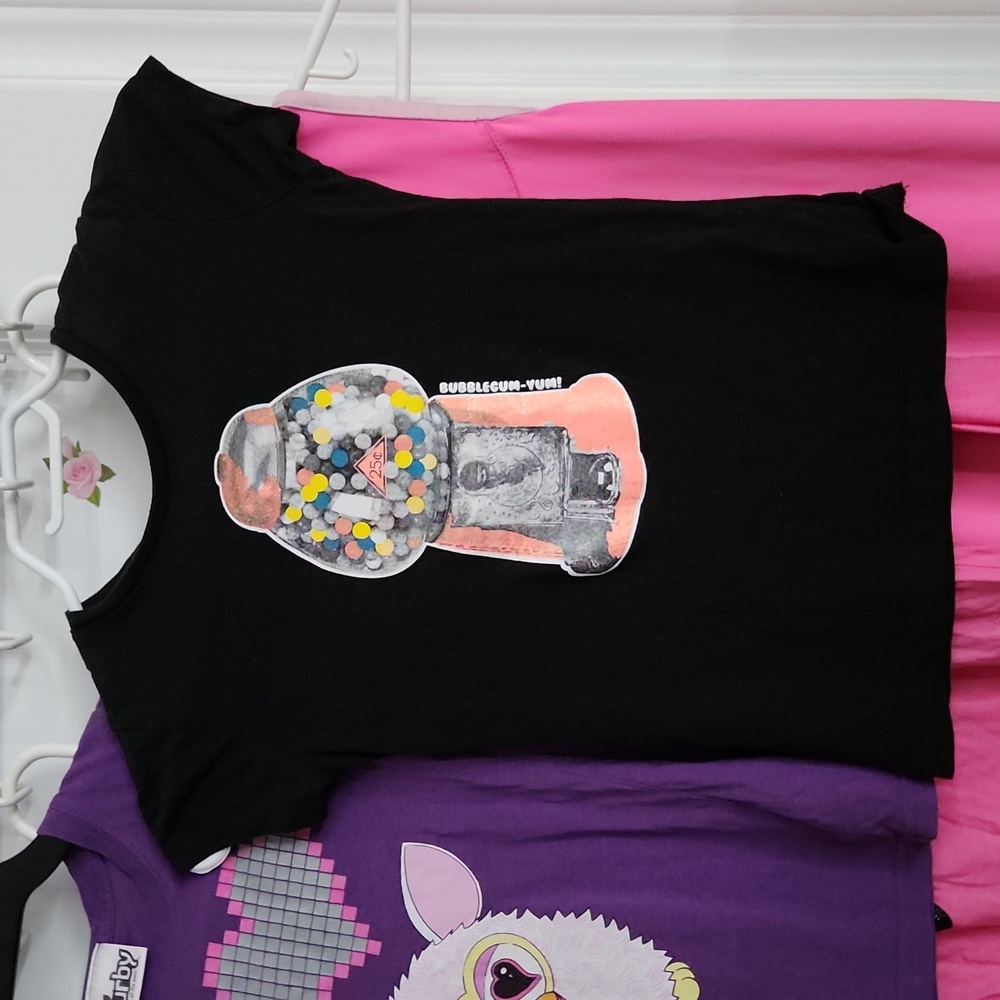 Black T with Bubble Gum machine George